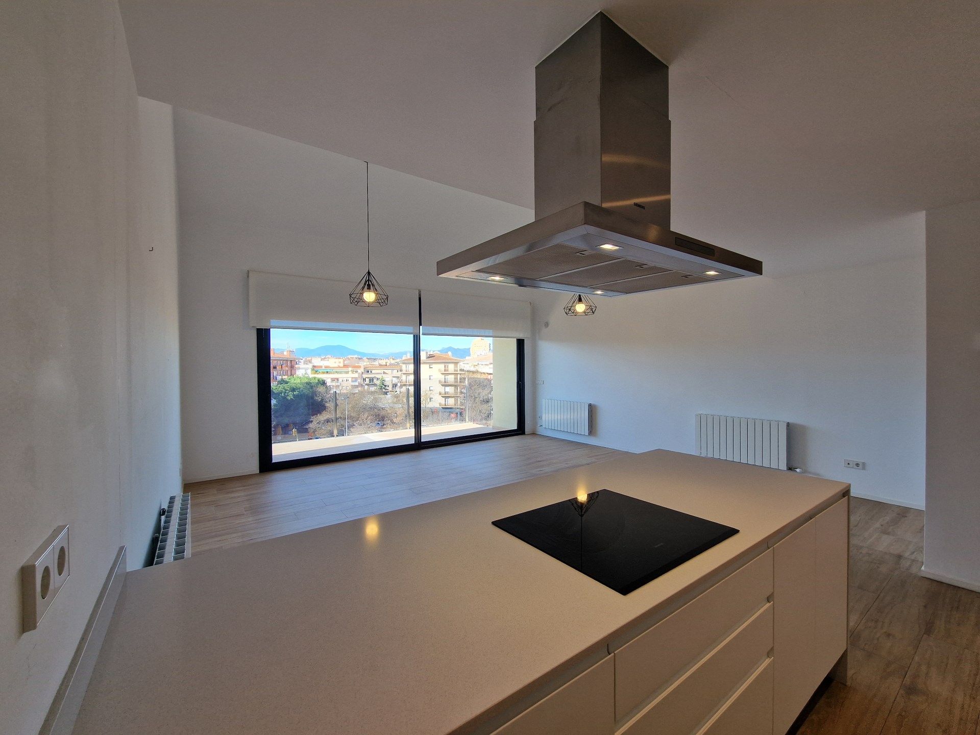 Cuina de Dúplex de lloguer en Girona Capital amb Aire condicionat, Calefacció i Terrassa