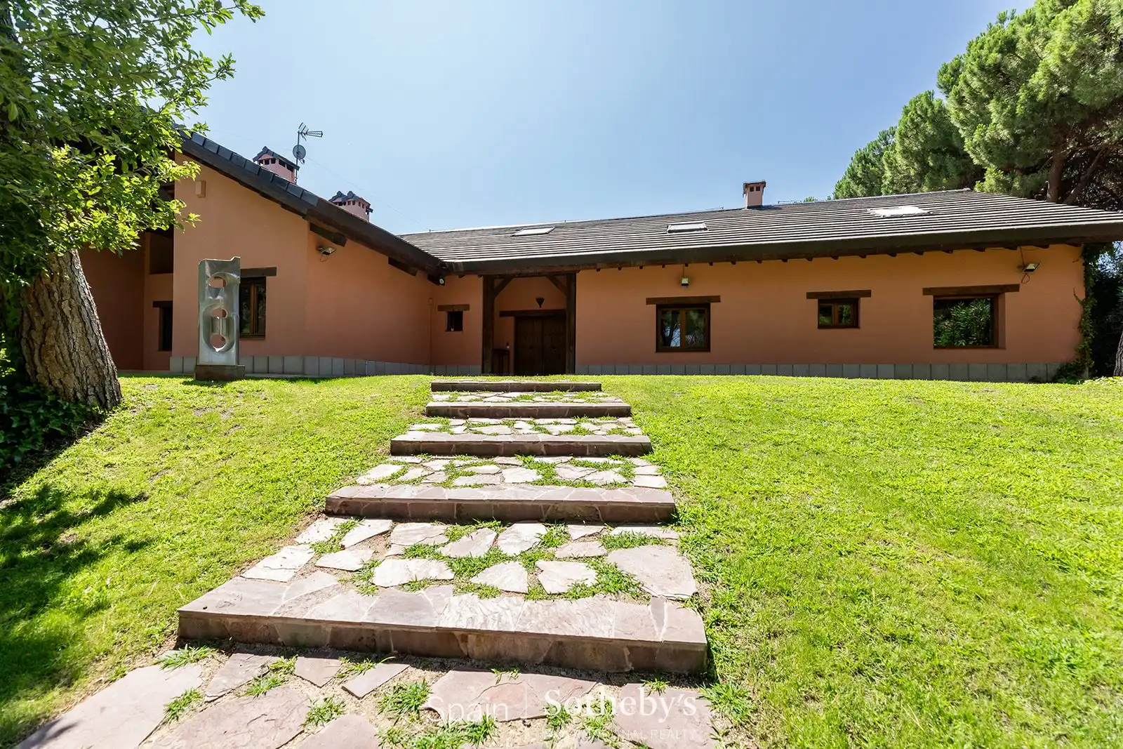 Vista exterior de Casa o xalet en venda en Pozuelo de Alarcón amb Aire condicionat, Calefacció i Jardí privat