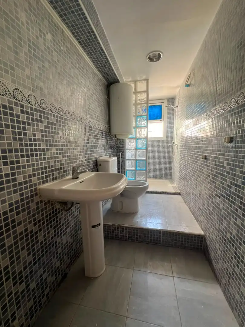 Badezimmer von Wohnung zur Miete in Granada mit Möbliert