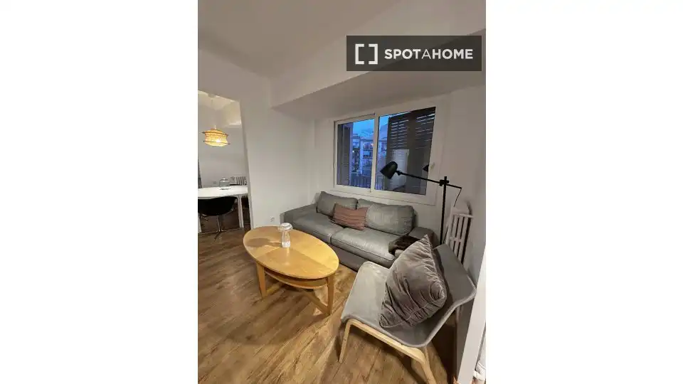 Flat with terrace to rent in Eixample