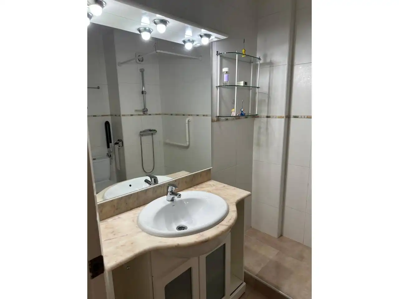 Baño de Piso de alquiler en La Garriga con Aire acondicionado y Balcón