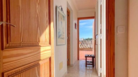 Casa con gran potencial a 200 metros del mar en Can Picafort, con terraza, azotea y garaje en excelente ubicación.
