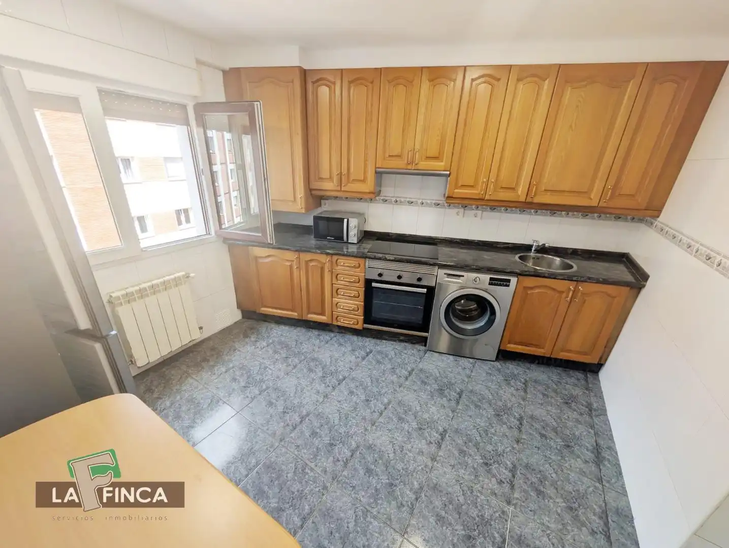 Kitchen of Flat for rent in Oviedo   with Heating