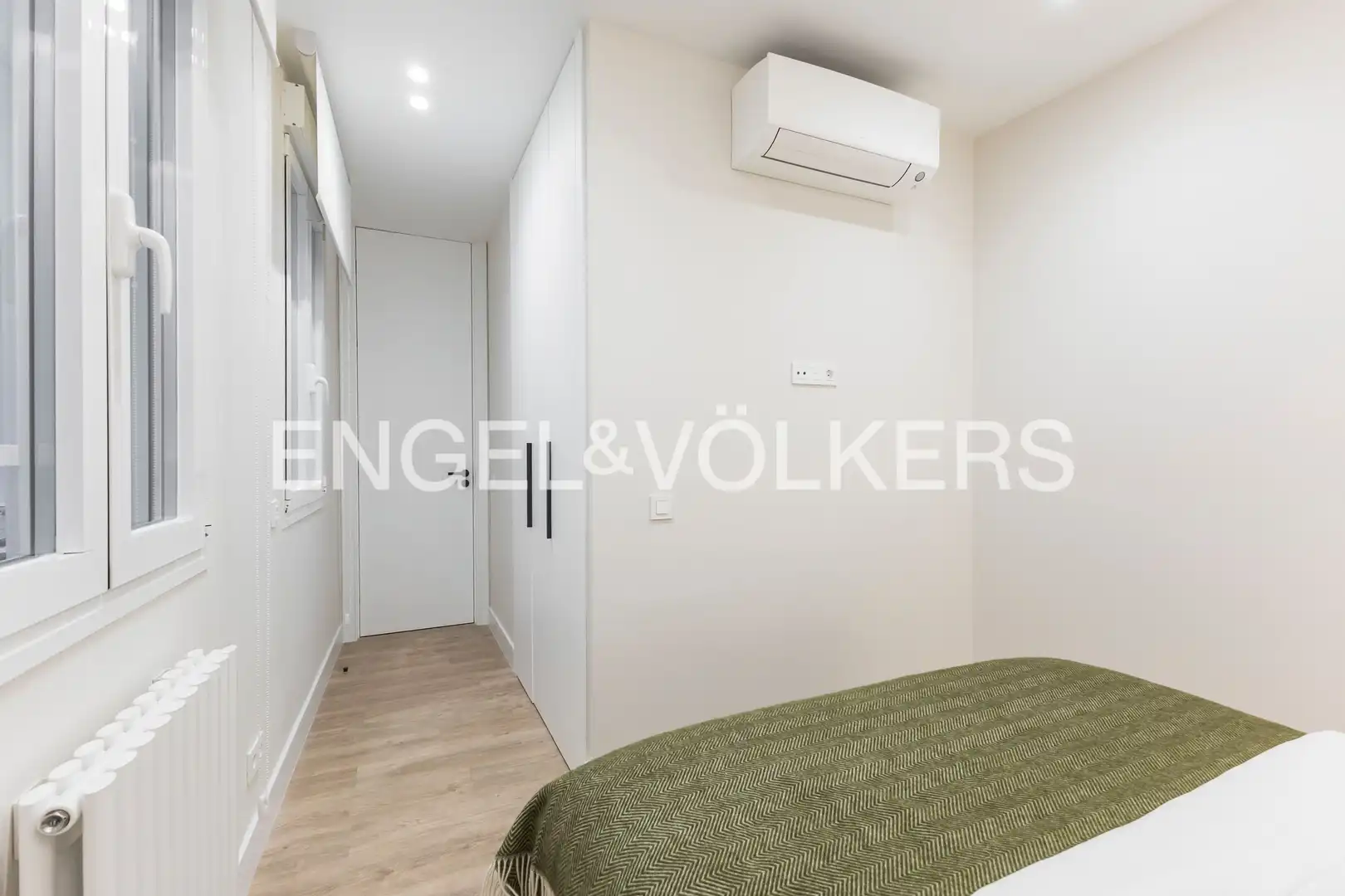 Bedroom of Flat for rent in Madrid  with Air Conditioner, Heating and Furnished