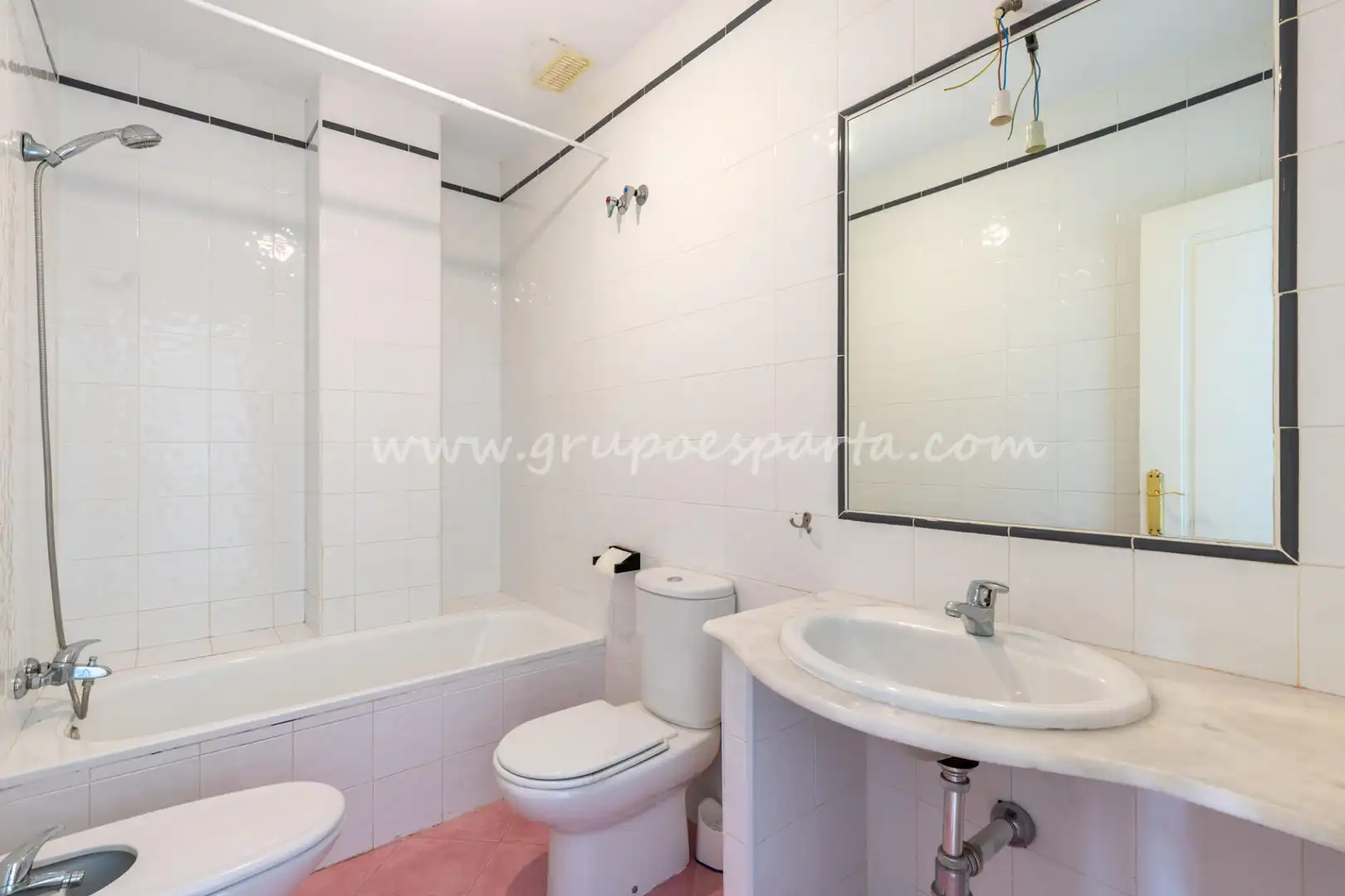 Bathroom of Detached homes for sale in Espartinas  with Air Conditioner, Heating and Oven