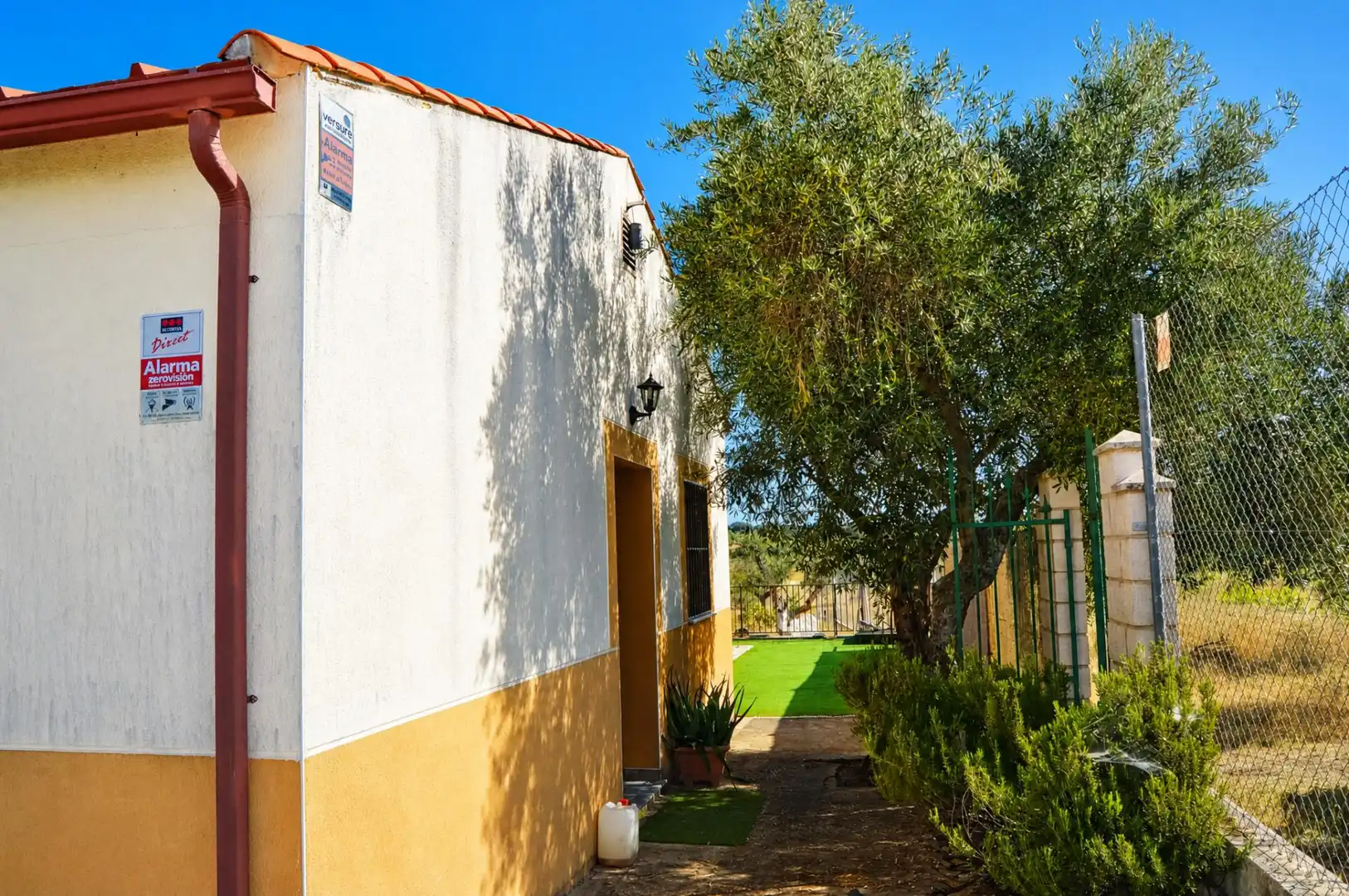 Exterior view of Country homes for sale in Alcuéscar  with Storage room and Swimming Pool