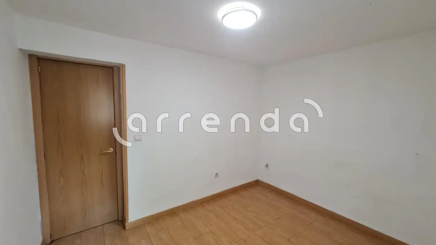 Flat for rent in Madrid  with Air Conditioner and Furnished