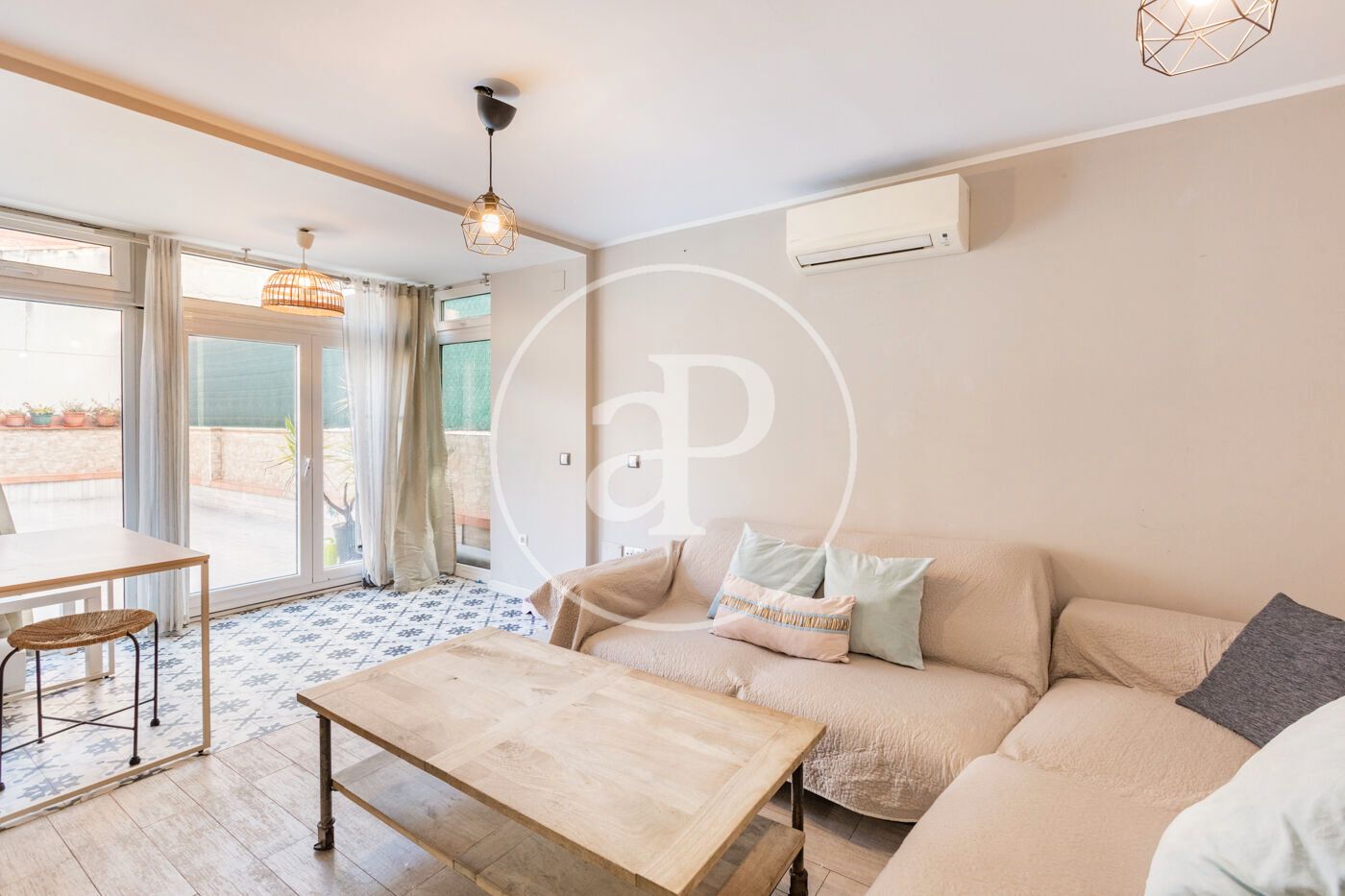 Living room of Flat to rent in  Madrid Capital  with Air Conditioner, Heating and Terrace