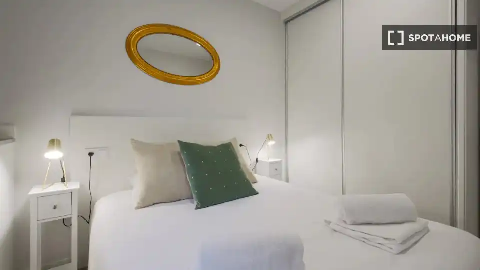 Bedroom of Flat for rent in Madrid  with Air Conditioner, Heating and Furnished