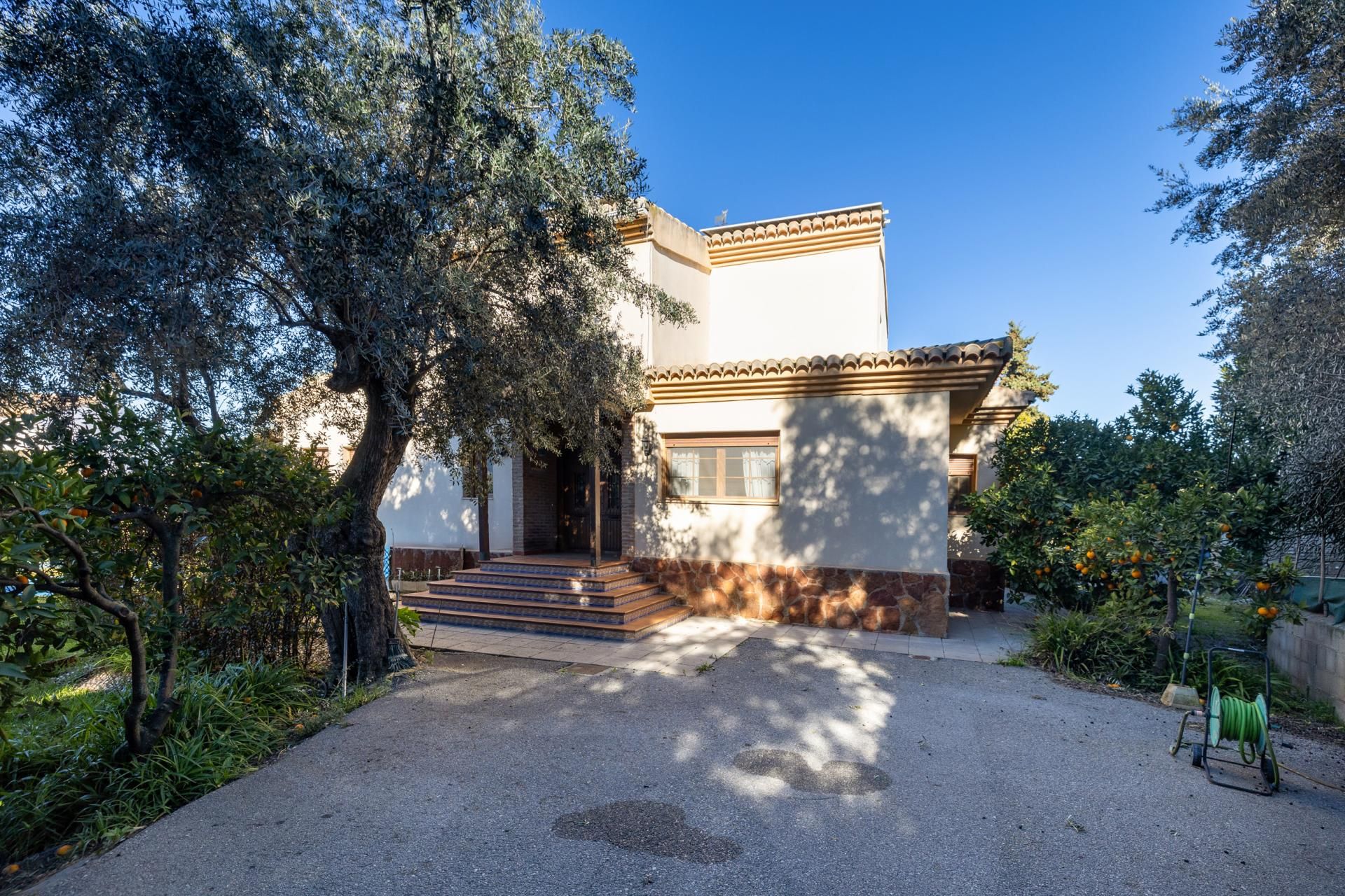 Vista exterior de Casa o xalet en venda en El Valle amb Jardí privat, Terrassa i Traster