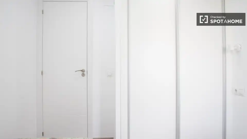 Bedroom of Flat for rent in Madrid  with Air Conditioner, Heating and Furnished