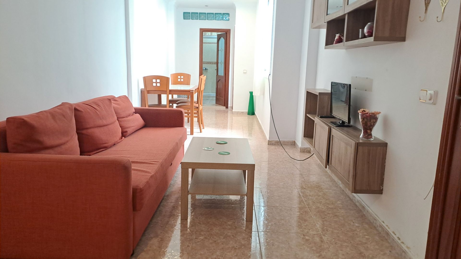 Sala d'estar de Pis de lloguer en Las Palmas de Gran Canaria amb Moblat, Forn i Rentadora