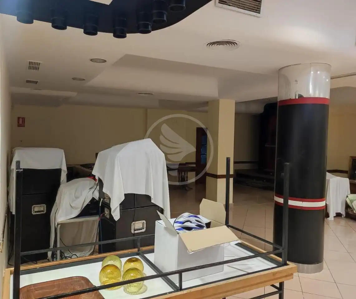 Local en venta en Linares con Aire acondicionado