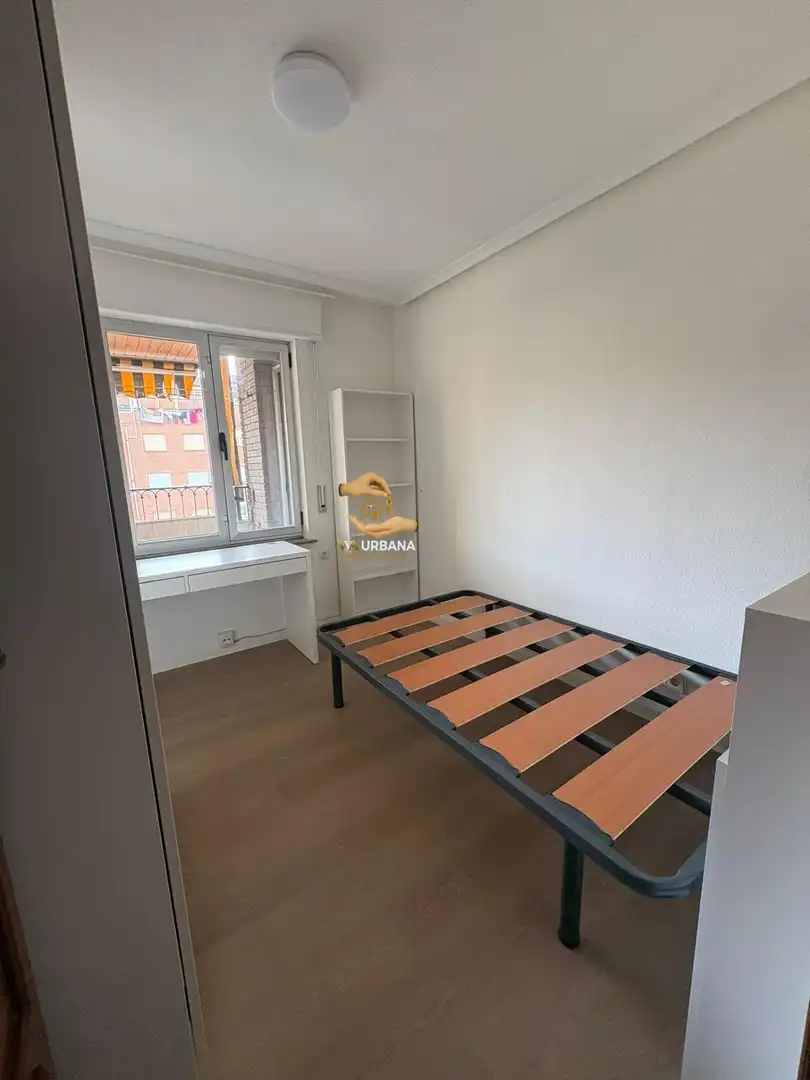 Schlafzimmer von Wohnung zur Miete in Salamanca mit Heizung, Terrasse und Möbliert