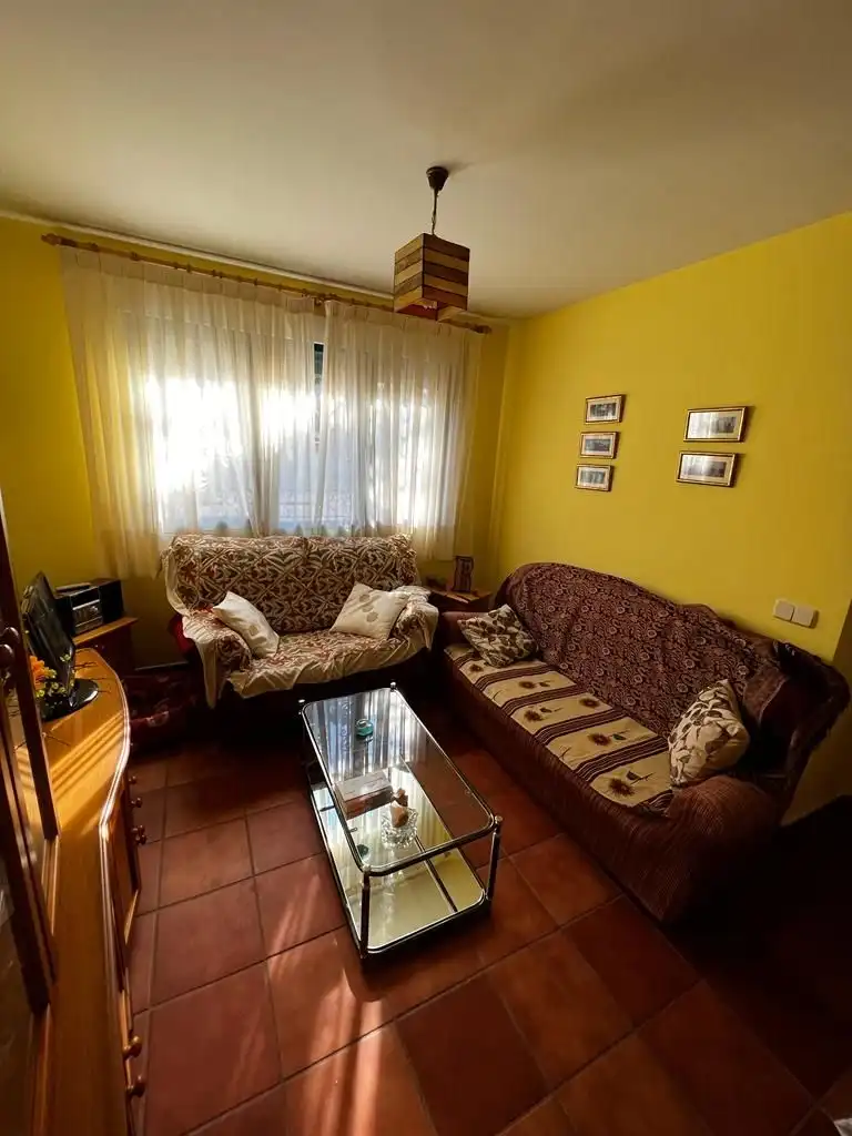 Sala de estar de Casa adosada en venta en Valseca con Calefacción, Parquet y Trastero