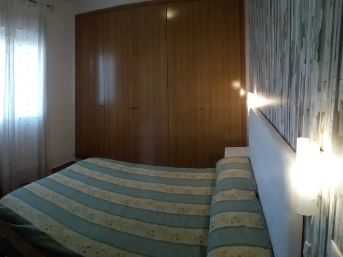 Schlafzimmer von Dachboden zur Miete in Gandia mit Klimaanlage, Möbliert und Balkon