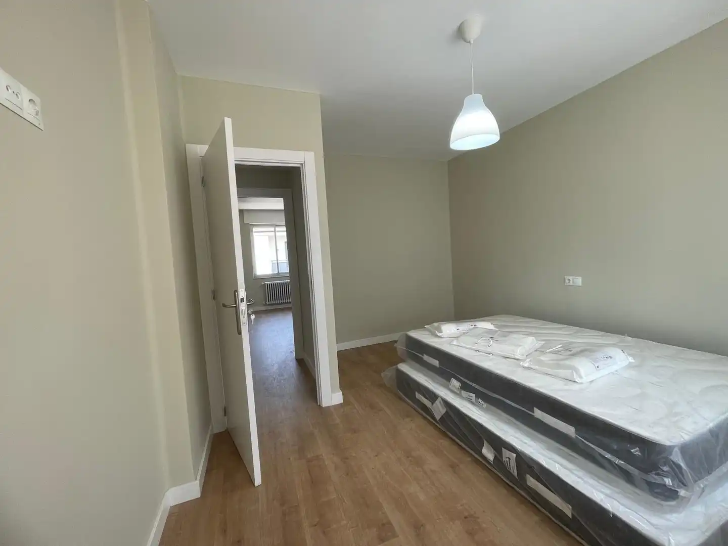 Habitación en CLAVELES, Zona Alta