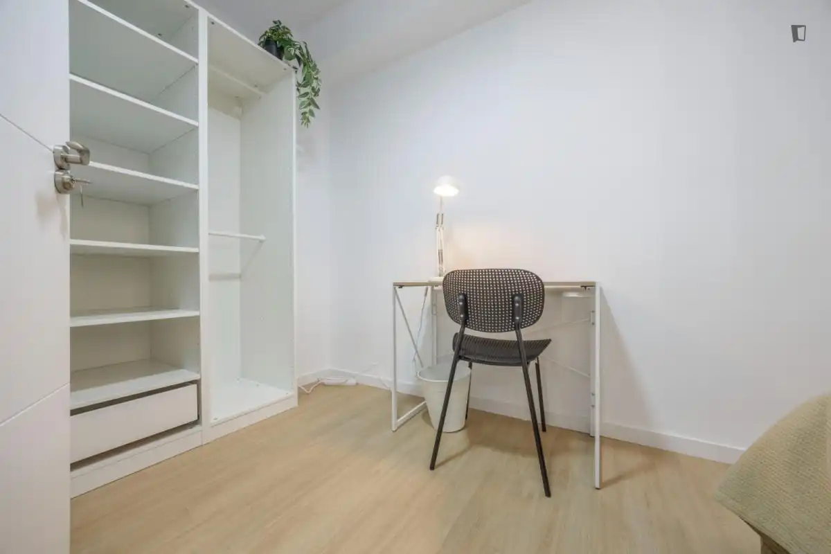 Dormitori de Apartament per a compartir en Valencia amb Moblat, Forn i Rentadora