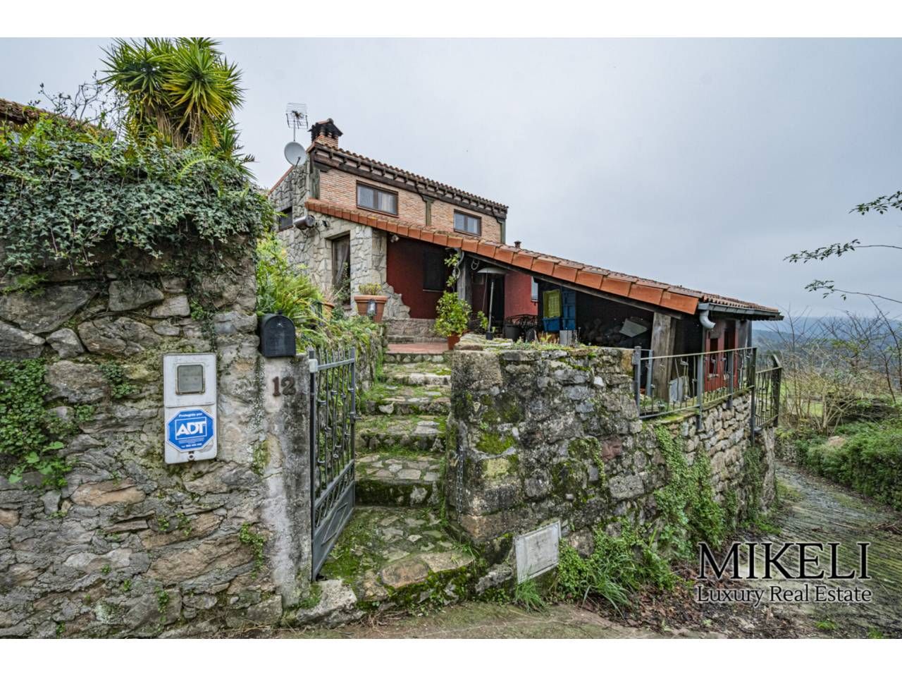 Exterior view of House or chalet for sale in Val de San Vicente   with Heating, Private garden and Terrace