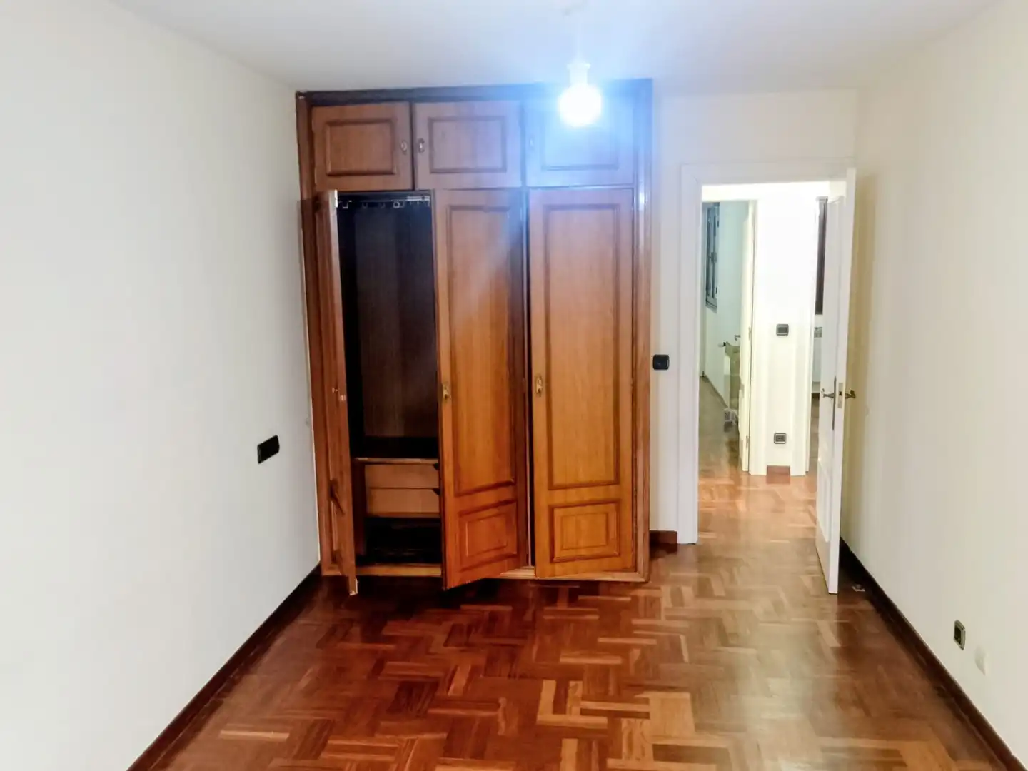 Pis de lloguer en Oviedo  amb Calefacció, Parquet i Terrassa