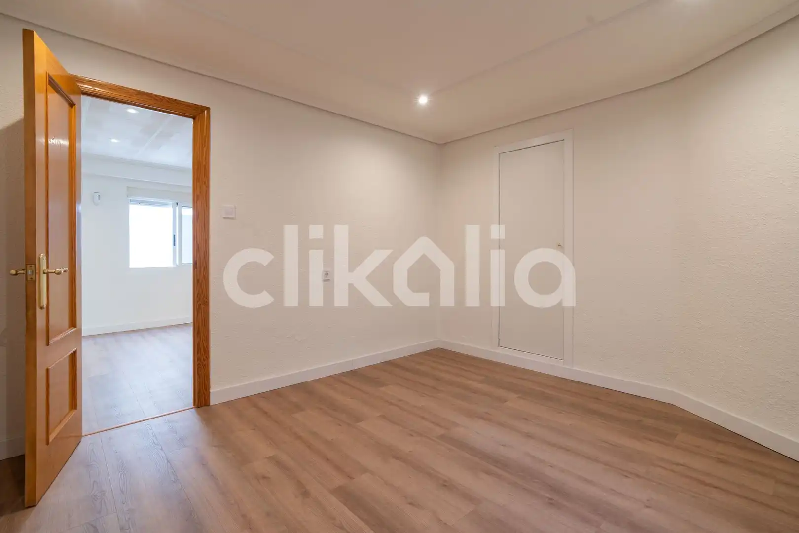 Flat for rent in Torrent  with Air Conditioner and Terrace