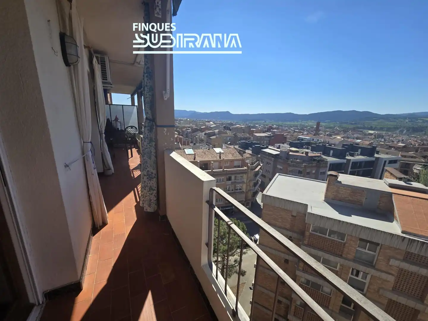 Vista exterior de Pis en venda en Igualada amb Calefacció i Terrassa