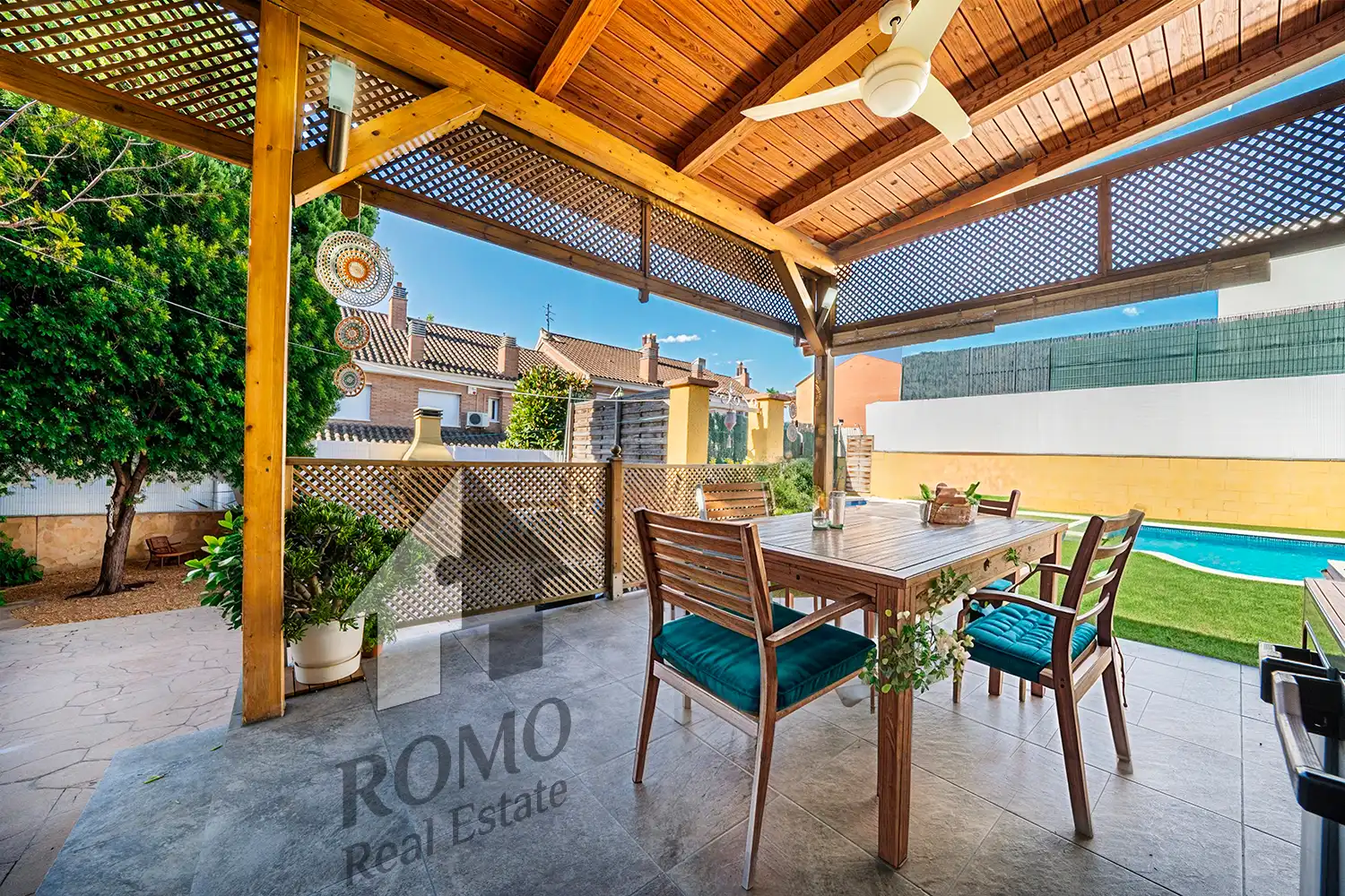 Terrassa de Casa o xalet en venda en Santa Perpètua de Mogoda amb Calefacció, Jardí privat i Parquet