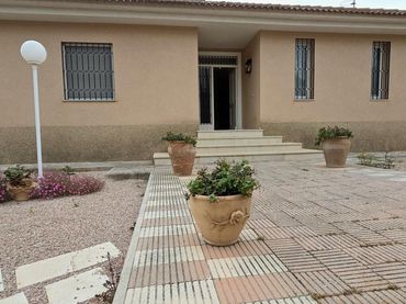 Villa avec balcon à vendre à Caravaca de la Cruz