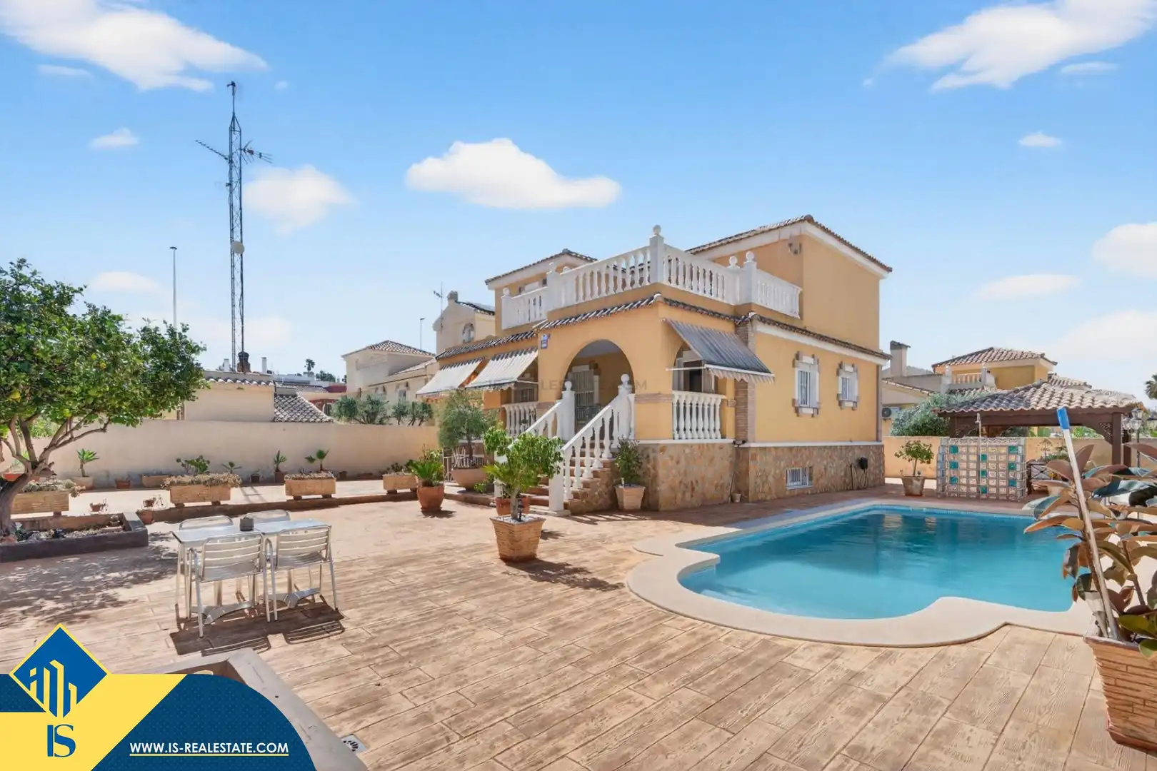 Detached house with pool for sale in Gran Alacant