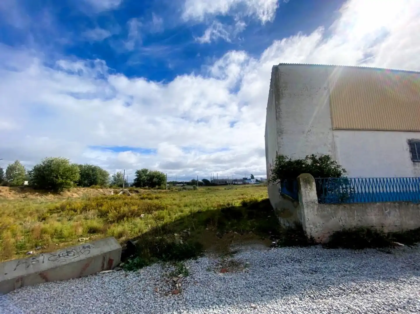 Vista exterior de Nave industrial en venta en Pinto