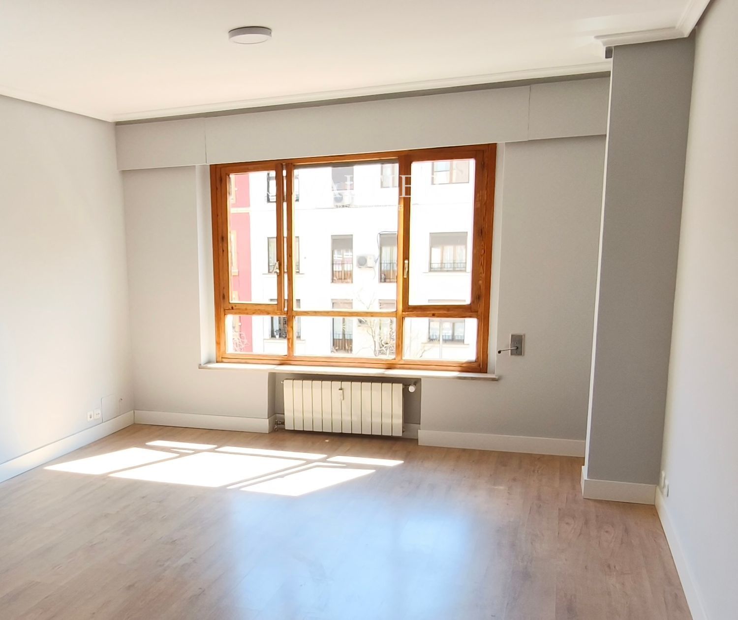 Dormitori de Pis de lloguer en  Madrid Capital amb Aire condicionat i Terrassa