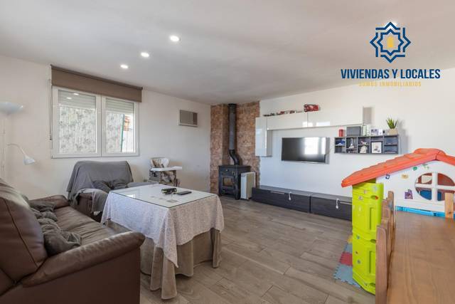 Piso en Venta en Calle ROSA en Barrio de la Vega