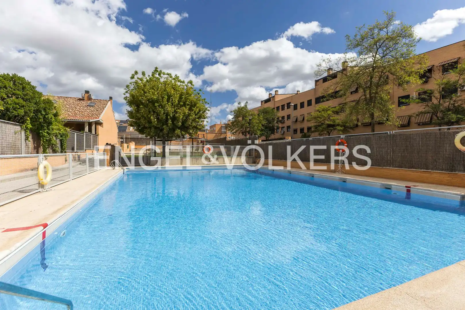 Piscina de Casa adosada en venda en Leganés amb Aire condicionat, Calefacció i Jardí privat