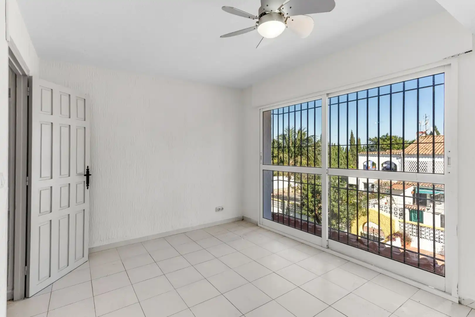 Bedroom of Houses for sale in Benalmádena  with Air Conditioner, Private garden and Swimming Pool