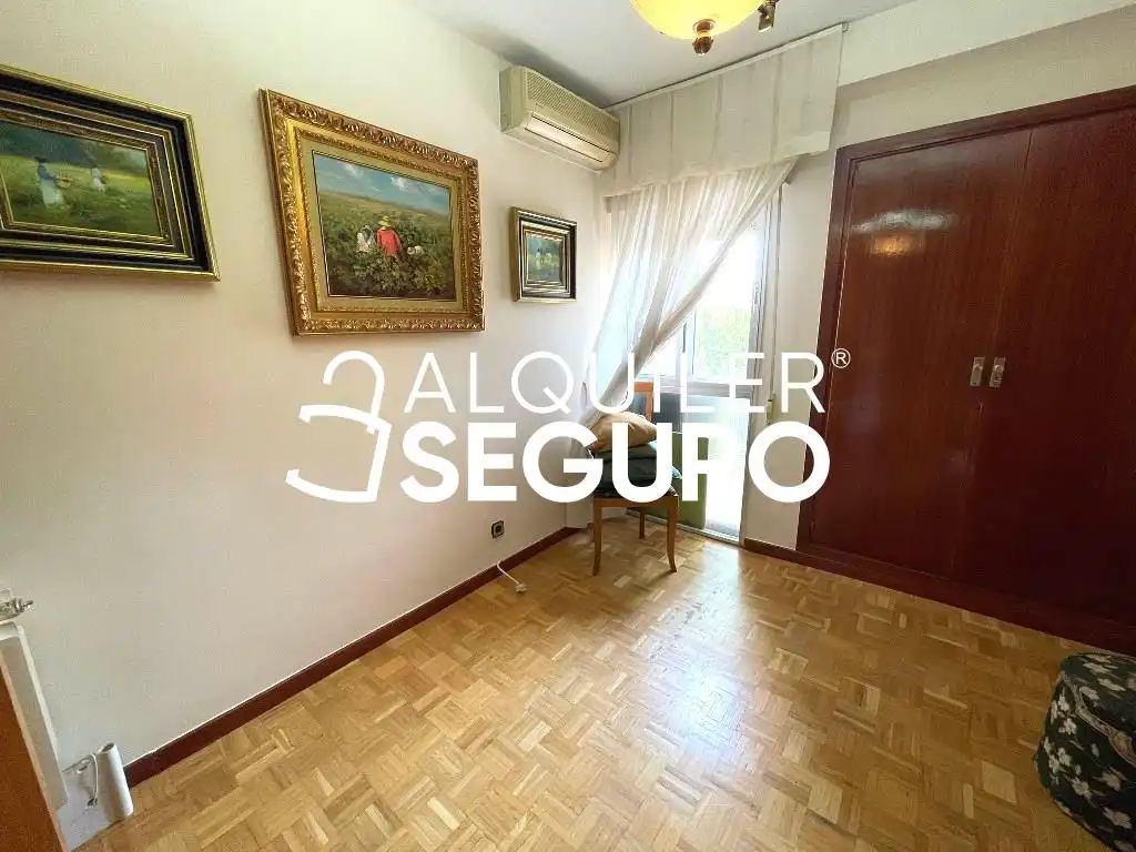 Schlafzimmer von Wohnung zur Miete in Madrid mit Heizung, Terrasse und Möbliert