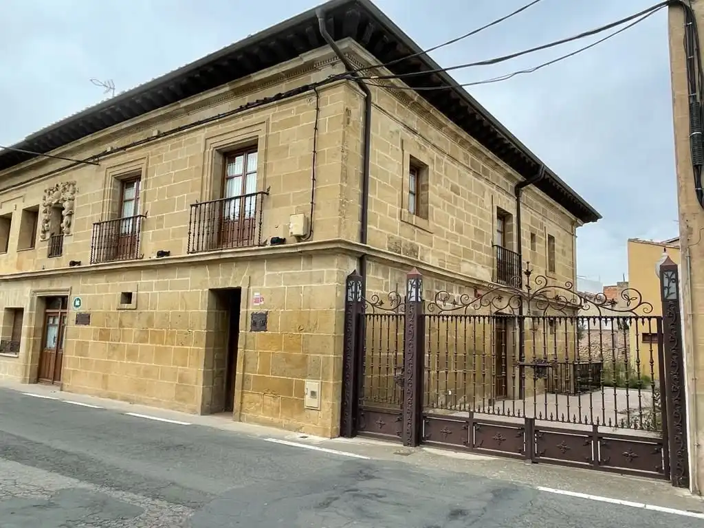 Country house zum Verkauf in Calle Mayor, Castañares de Rioja
