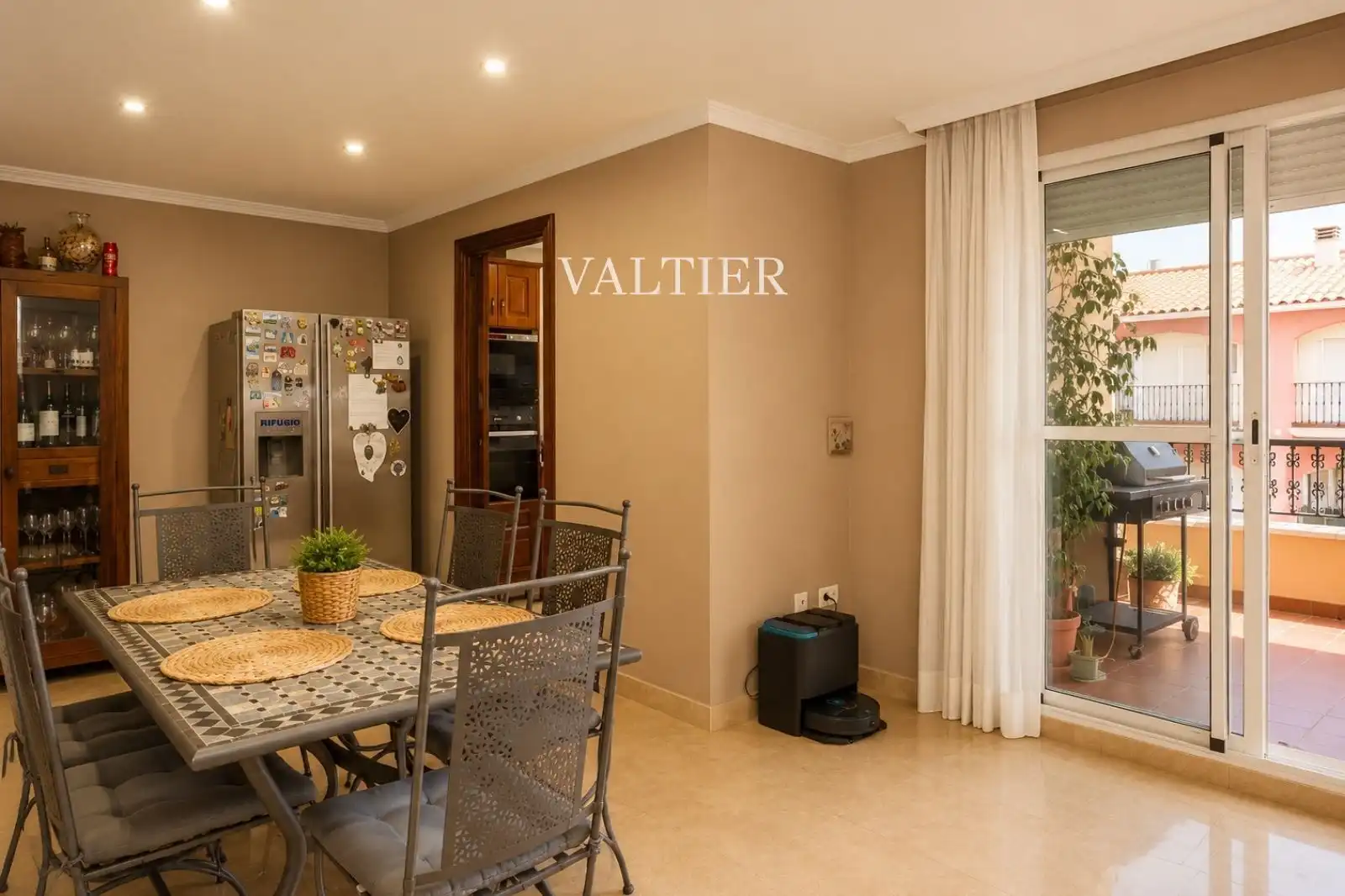 Menjador de Casa o xalet en venda en Almoines amb Aire condicionat, Terrassa i Moblat