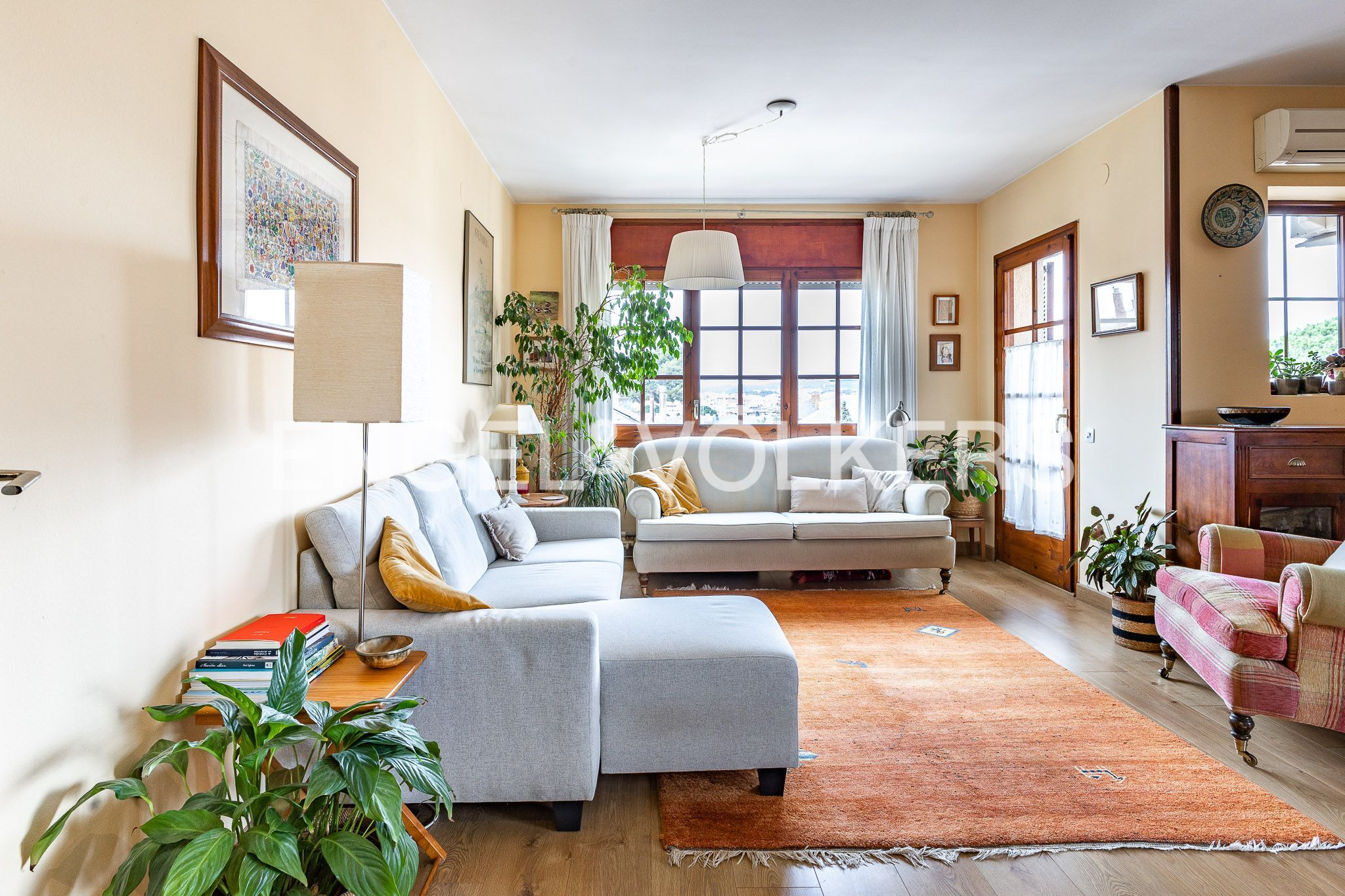 Sala de estar de Piso en venta en Sant Cugat del Vallès con Aire acondicionado, Calefacción y Parquet