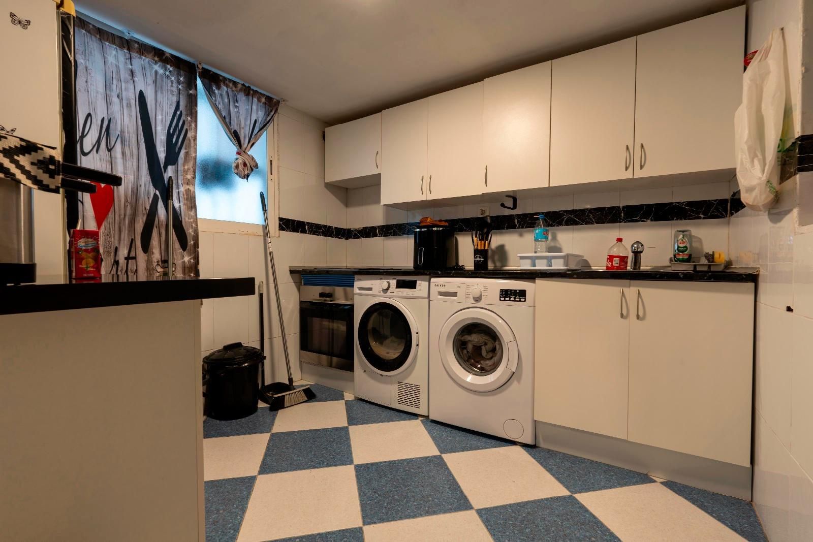 Kitchen of Flat for sale in  Madrid Capital