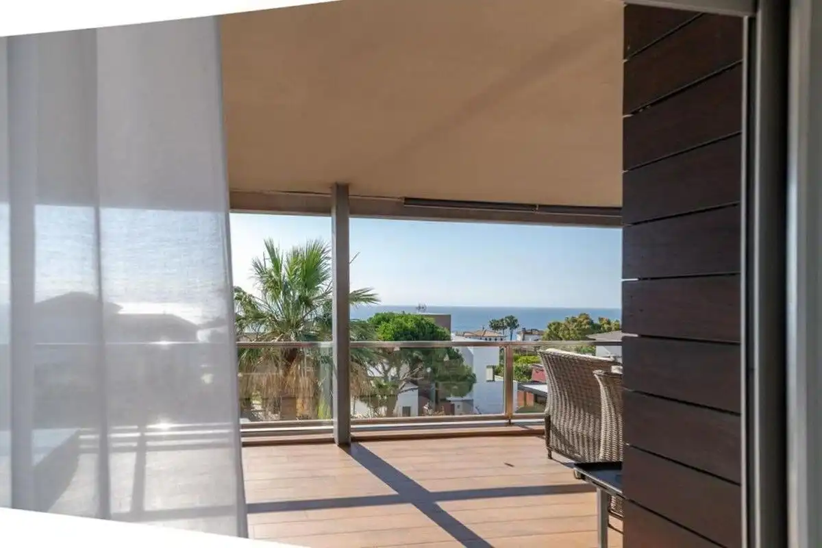 Terrasse von Wohnungen zur Miete in Manilva mit Klimaanlage, Heizung und Terrasse
