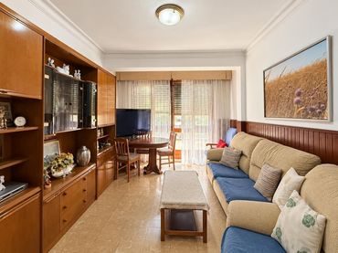 Piso con balcón en venta en SALVA