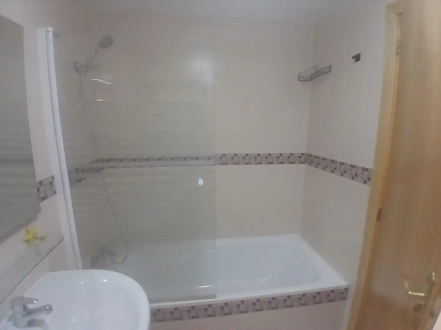 Bathroom of Flat for rent in Aldea del Fresno  with Air Conditioner, Heating and Terrace