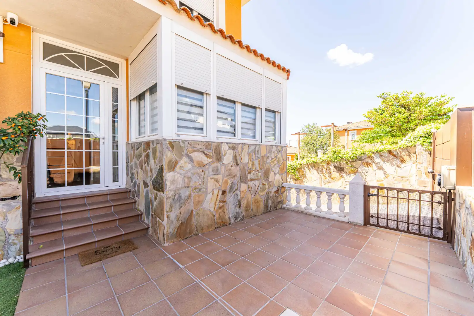 Vista exterior de Casa o chalet en venta en Serranillos del Valle con Aire acondicionado, Calefacción y Jardín privado