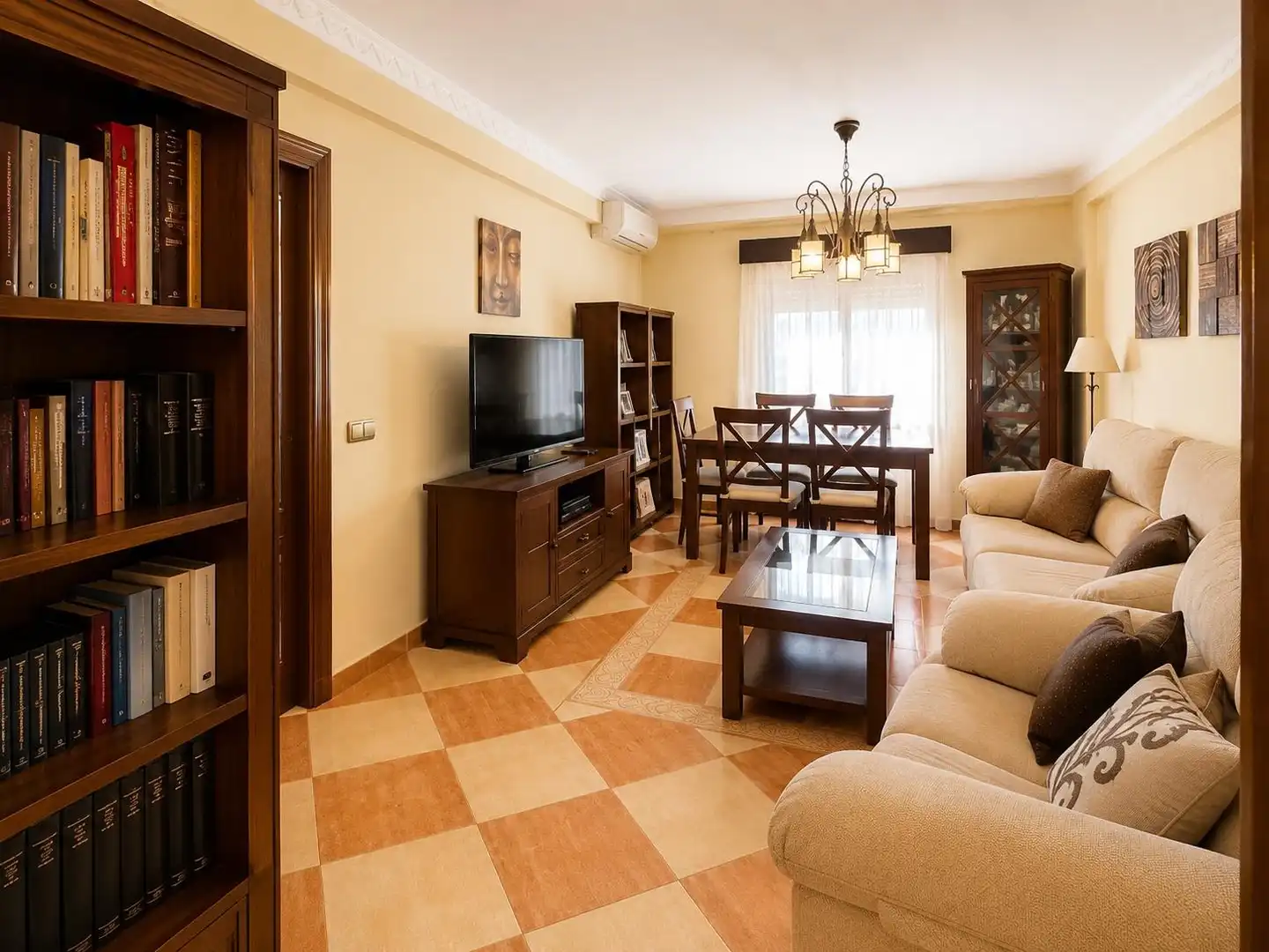 Wohnzimmer von Wohnung zum Verkauf in Jerez de la Frontera mit Klimaanlage, Privatgarten und Möbliert