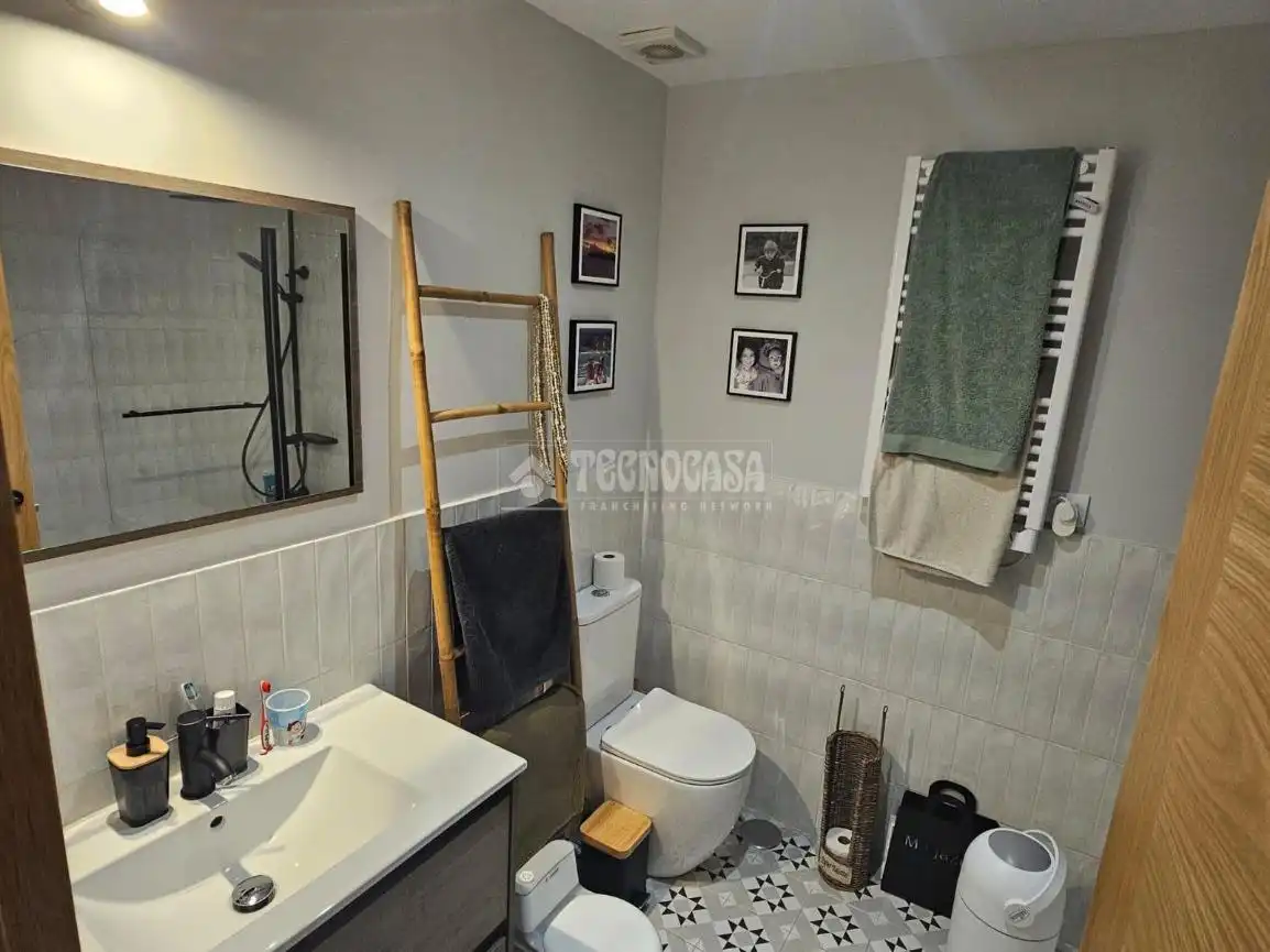 Badezimmer von Geschaftsraum zum Verkauf in Madrid mit Klimaanlage und Heizung