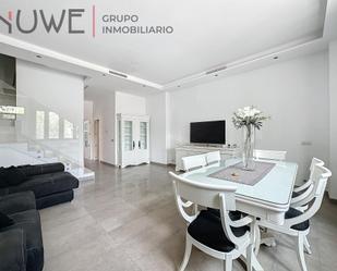 Living room of Single-family semi-detached for sale in  Valencia Capital  with Air Conditioner, Terrace and Balcony