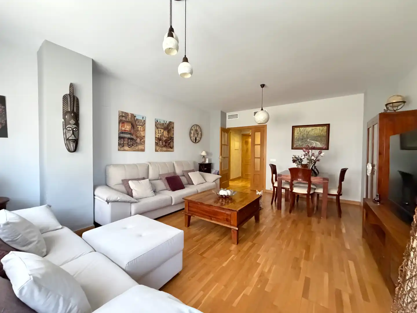 Wohnzimmer von Wohnung zum Verkauf in Plasencia mit Klimaanlage, Schwimmbad und Balkon