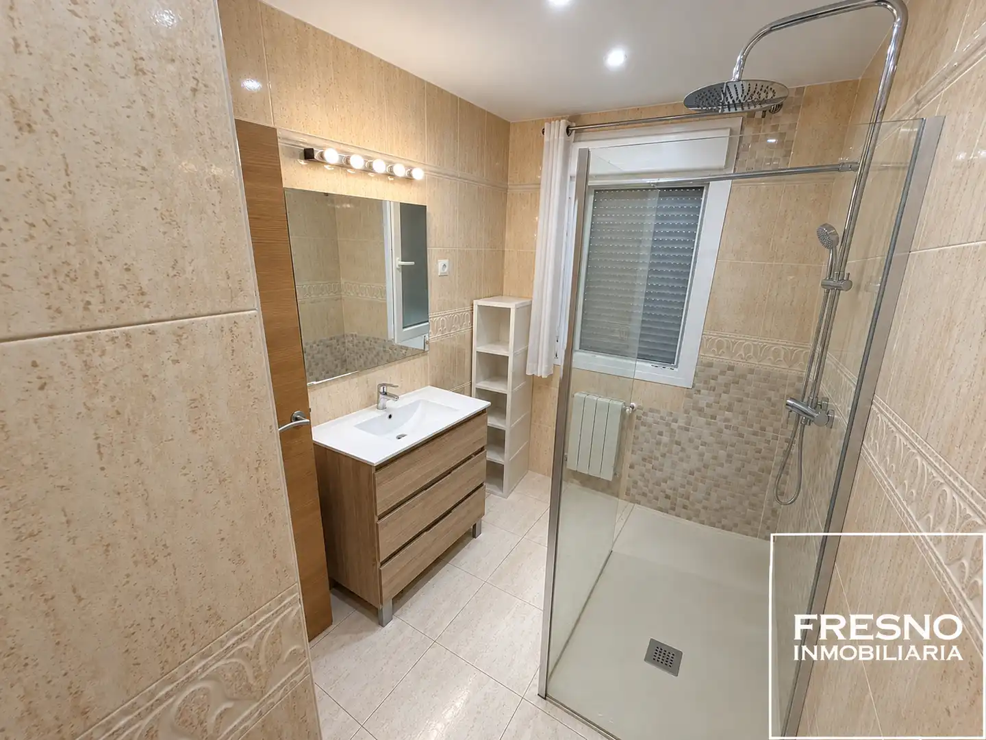 Baño de Casa adosada en venta en Valdepiélagos con Calefacción, Jardín privado y Terraza