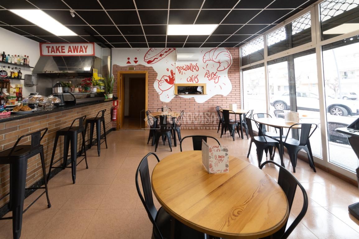 Local de alquiler en Santa Maria - L'Eixample - Sud Sumella