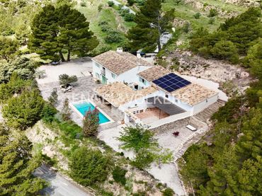 Xalet amb piscina en venda a Partida Tagarina